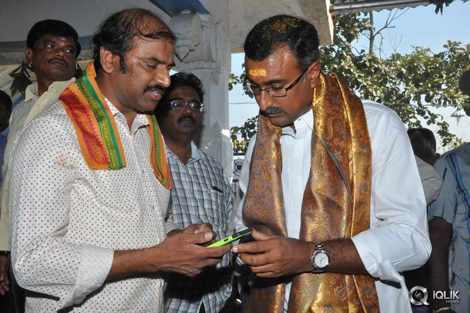 Gautamiputra-Satakarni-Team-at-Karimnagar